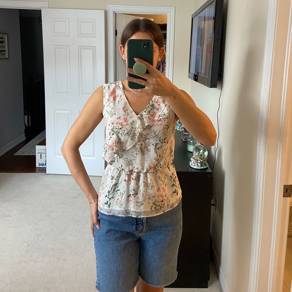 RW&CO Sleeveless Bell Waist Blouse floral - Picture 1 of 6